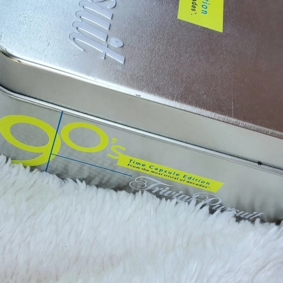 Vtg Trivial Pursuits 90's game.FREE SHIP… - Picture 6 of 7